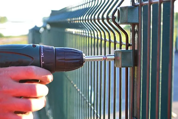 Монтаж и установка забора профессионалами компании Альфа Ограждения