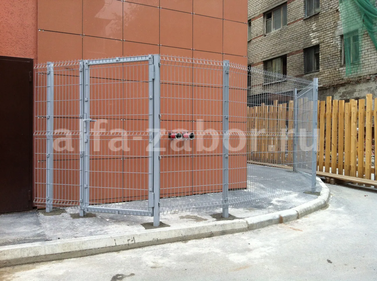 Установленный 3Д забор в ВТУЗгородке, Екатеринбург