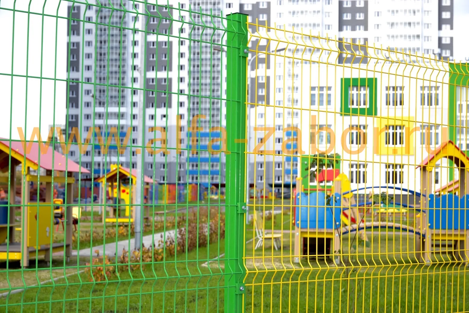 Установленный 3D забор в районе ЖБИ, детский сад Рассветный, Екатеринбург - компания Альфа Ограждения