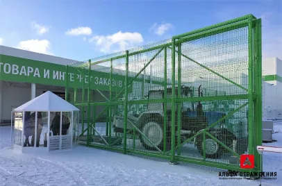 Установленный 3D забор в ТЦ Леруа Мерлен, Екатеринбург