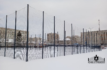 Установленное ограждение спортивной площадки для школы №314, Екатеринбург Установленное ограждение спортивной площадки для школы №314, Екатеринбург