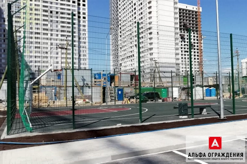 Ограждение баскетбольной площадки 3Д забором высотой 4м, Екатеринбург Ограждение баскетбольной площадки 3Д забором высотой 4м, Екатеринбург